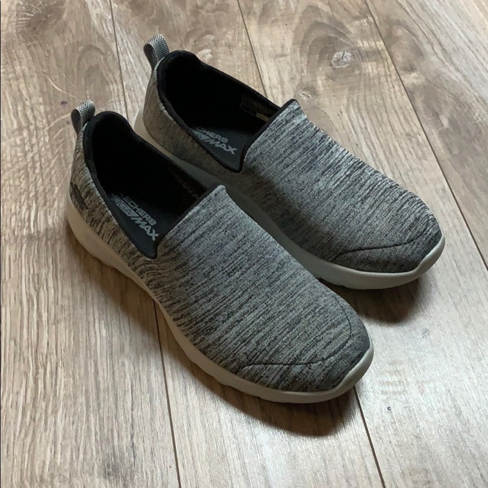 Sketchers Go Walk Women’s Slip On Sneakers